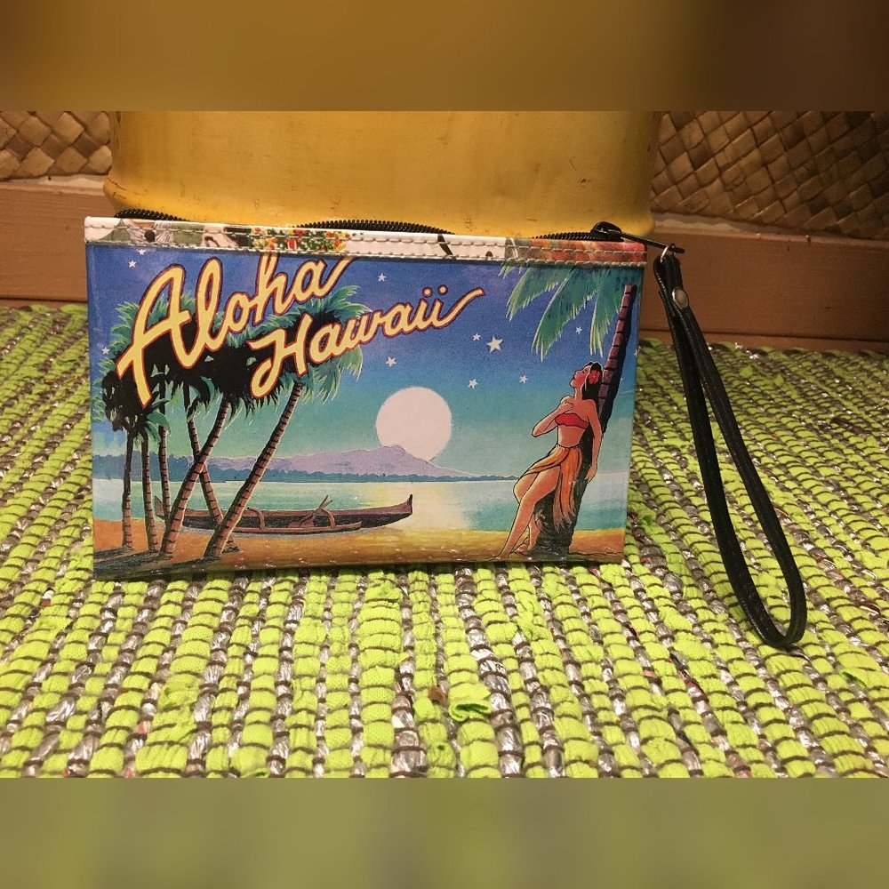 Vintage Aloha Print Wristlet